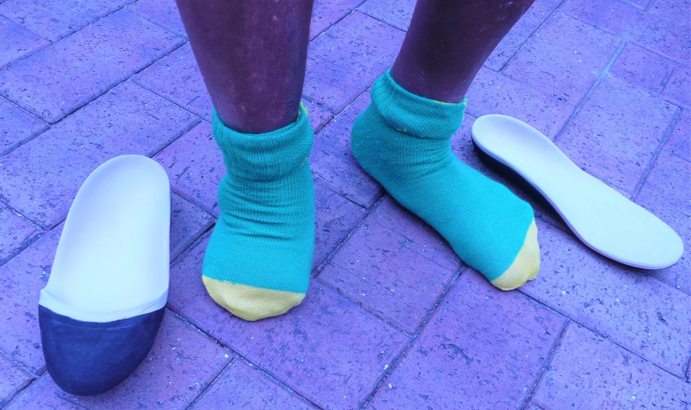 FUNCTIONAL HYBRID ORTHOSES - Right Amputee Green/Yellow Socks 